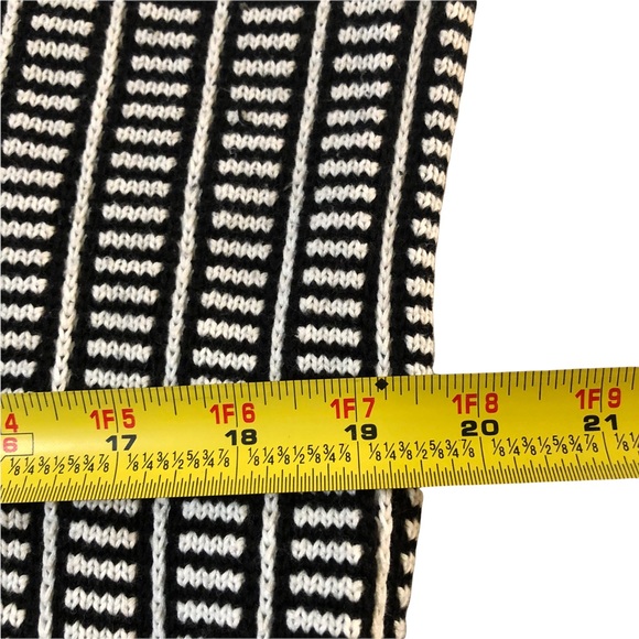 Women’s Guess Cowl Neck Sweater in Black & White Geometric Funky Pattern SZ L - Picture 8 of 9